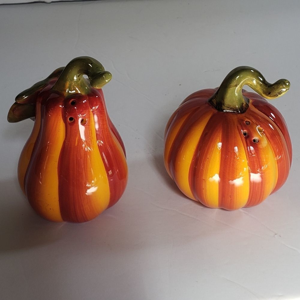 Pumpkin Salt & Pepper Set - Picture 4 of 8
